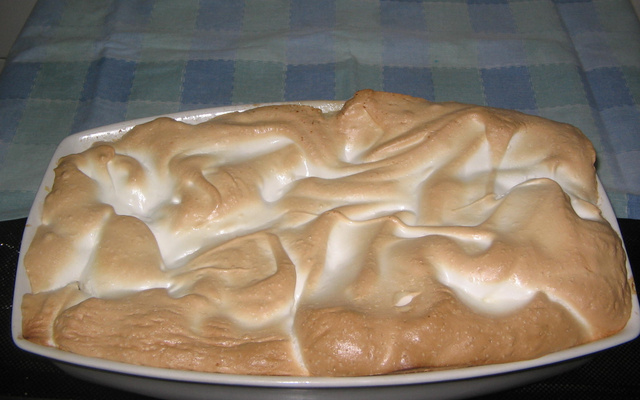 Doce de banana com creme e suspiro