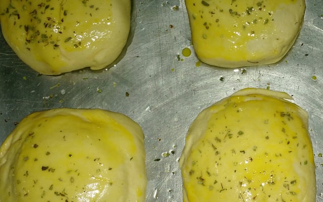 Massa para pizza, esfiha, joelho e outros salgados assados