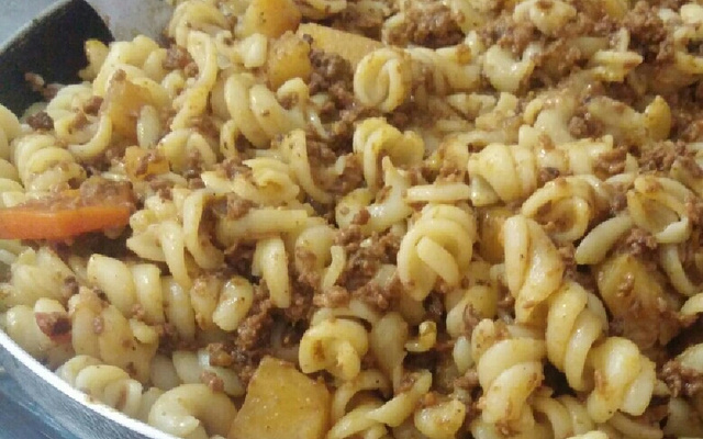 Carne moída com batata