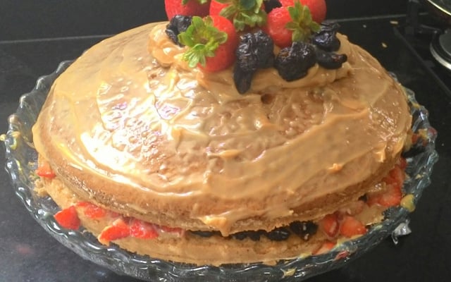 Bolo de coco e doce de leite