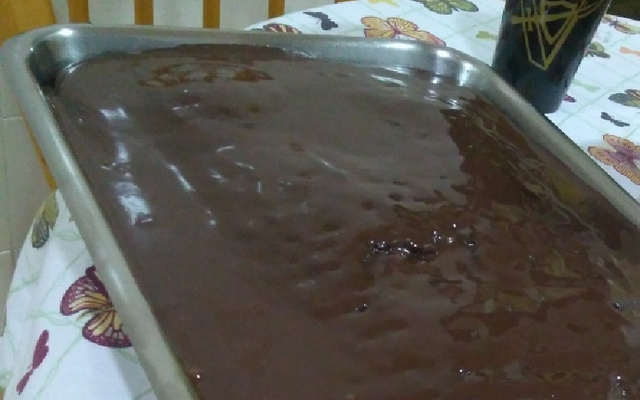 Cobertura de chocolate com leite condensado
