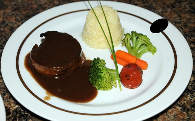 Medalhão ao molho madeira