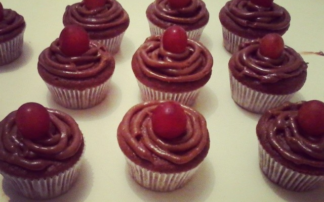 Cupcake com passo a passo de como rechear