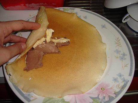 Panqueca doce e leve com recheio de sorvete