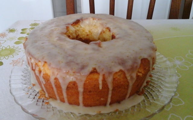 Bolo de limão com glacê