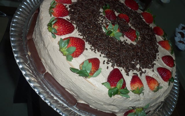 Bolo de chocolate com morango