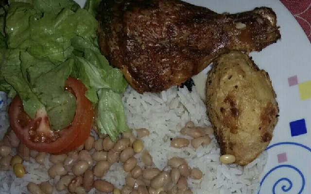 Frango assado com creme de cebola e maionese