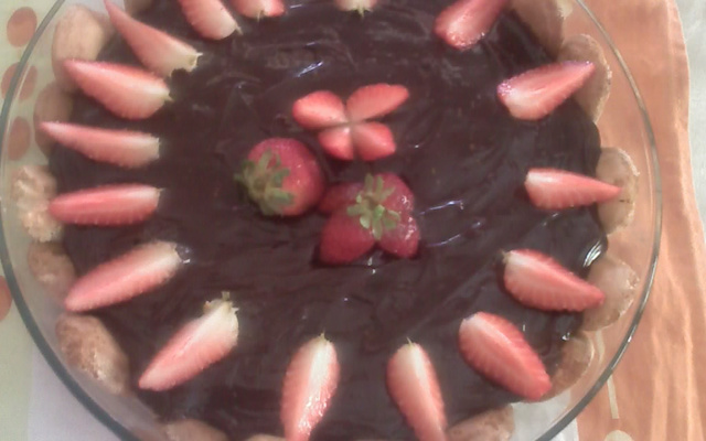 Pavê maravilhoso de chocolate com morango
