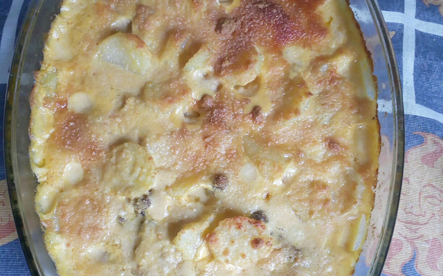 Coxa com sobrecoxa ao creme de milho