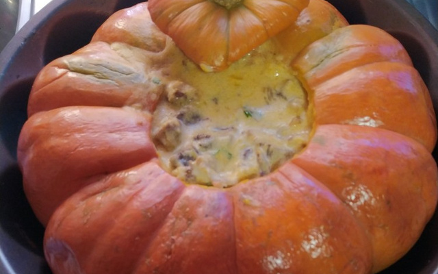 Abóbora moranga recheada com carne seca feita no micro-ondas