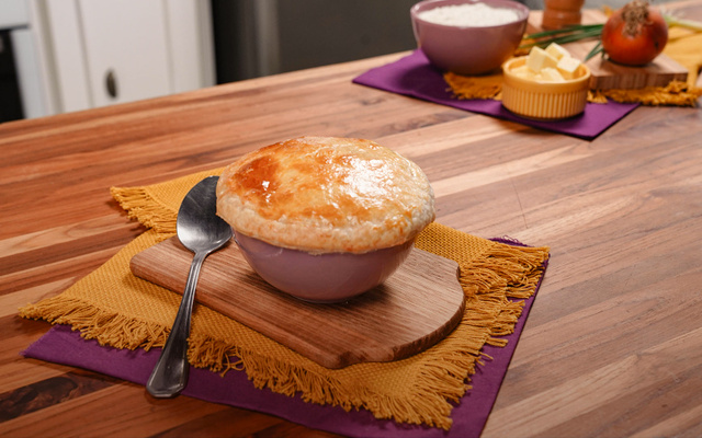 Sopa de cebola com massa folhada