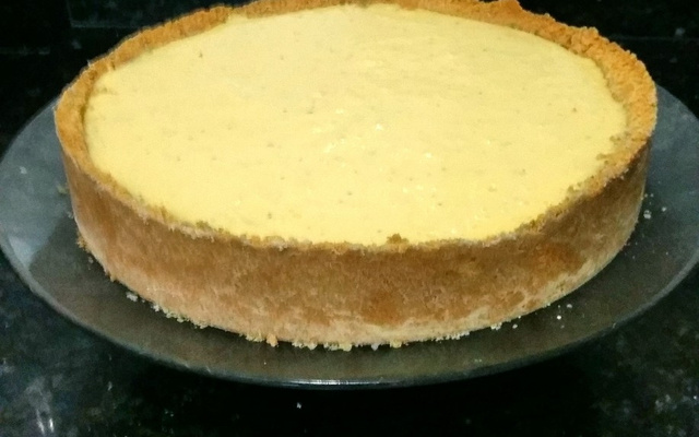 Torta fácil de brigadeiro com maracujá