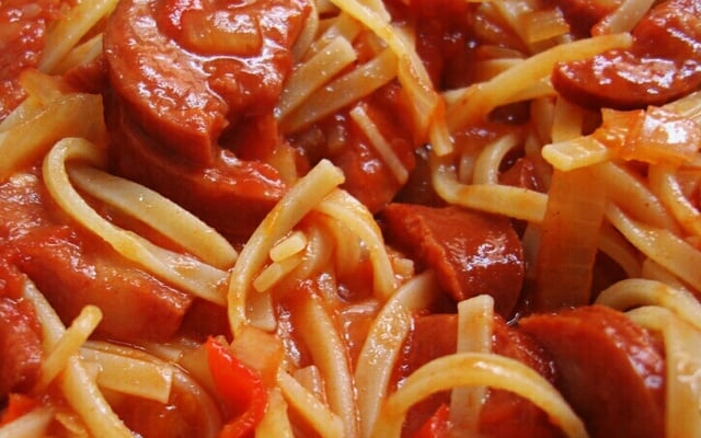 Macarrão com linguiça
