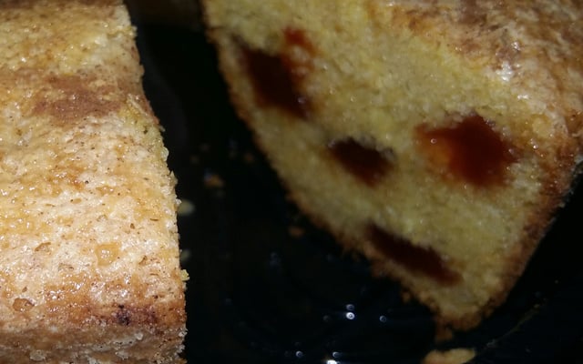 Bolo de fubá com goiabada