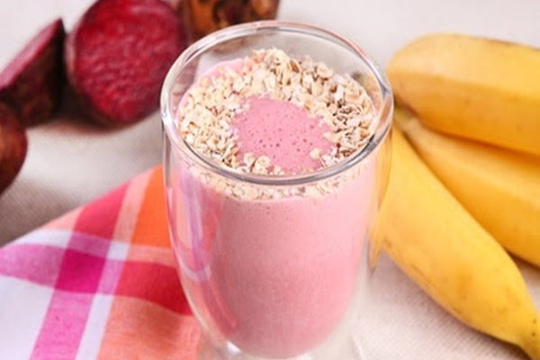 Vitamina de banana, beterraba e aveia