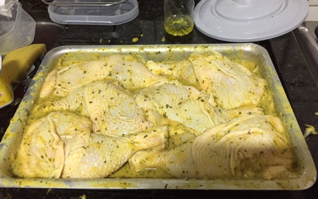 Sobrecoxa de frango na mostarda