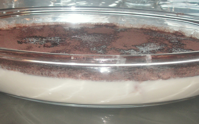 Doce gelado de coco com chocolate