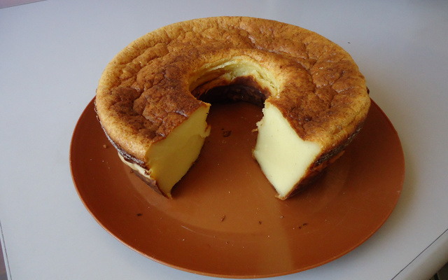 Bolo delícia de farinha láctea e leite condensado