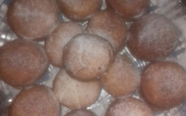 Sonho com recheio de doce de leite