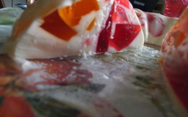 Gelatina colorida com maria-mole