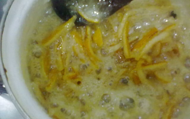 Casca de laranja açucarada