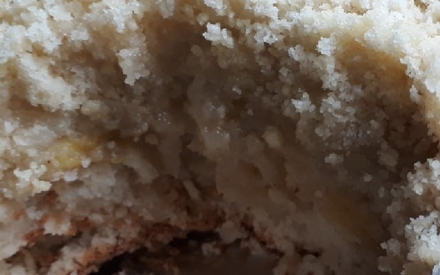 Cuca de banana com farofa