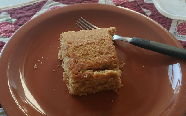 Bolo de fubá integral com açúcar mascavo de liquidificador