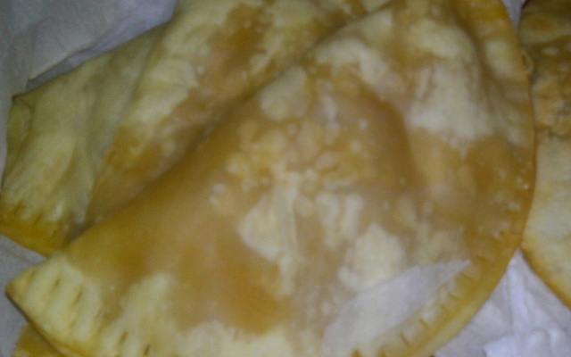 Pastel assado feito com massa de fritar