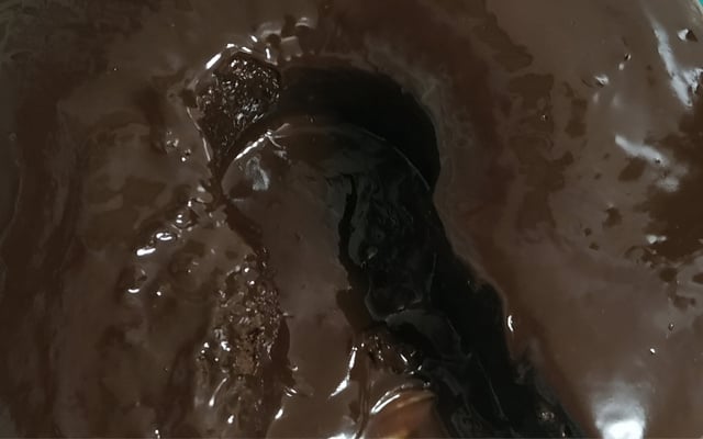 Bolo de chocolate simples e fofinho