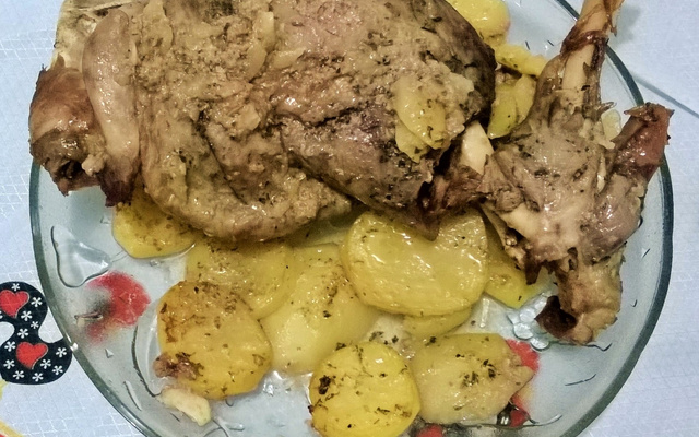 Pernil de cordeiro assado