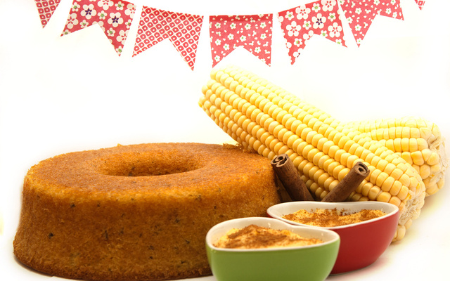 Bolo de fubá com cravo e canela