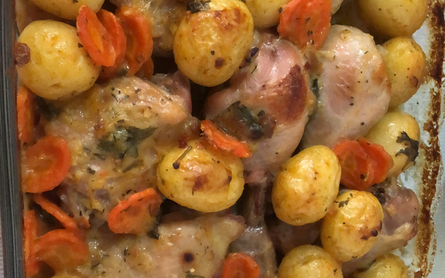 Frango assado com creme de cebola