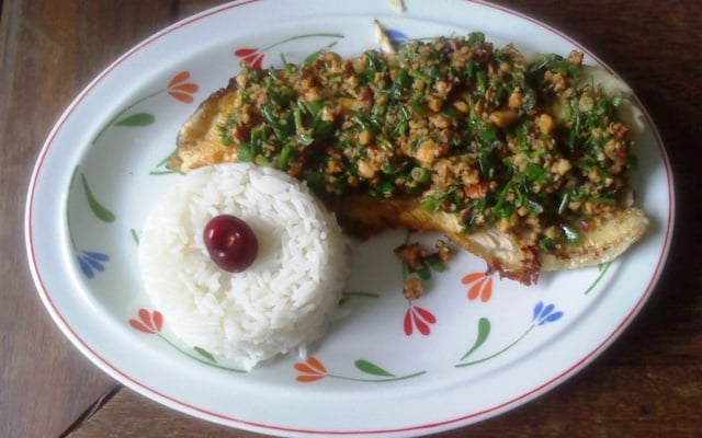 Truta grelhada com castanha de caju