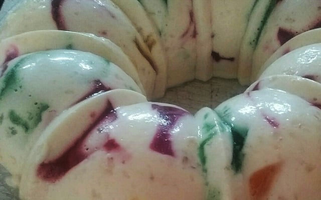 Gelatina colorida da Luh