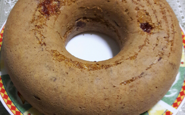 Bolo de fubá com goiabada