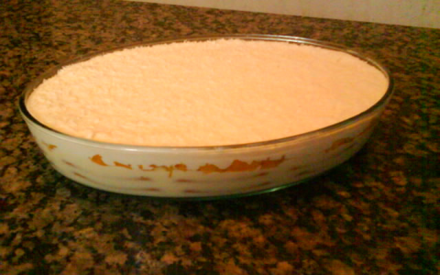 Pavê de creme com pêssego