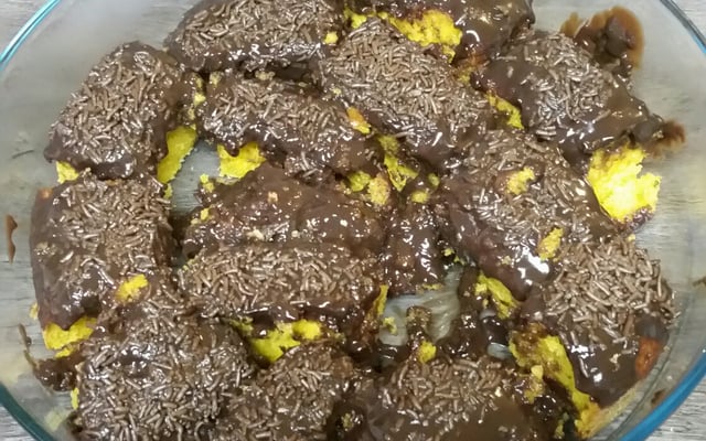 Bolo de cenoura com cobertura de ganache