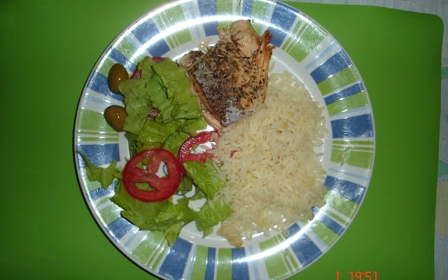 Salmão assado à provençal