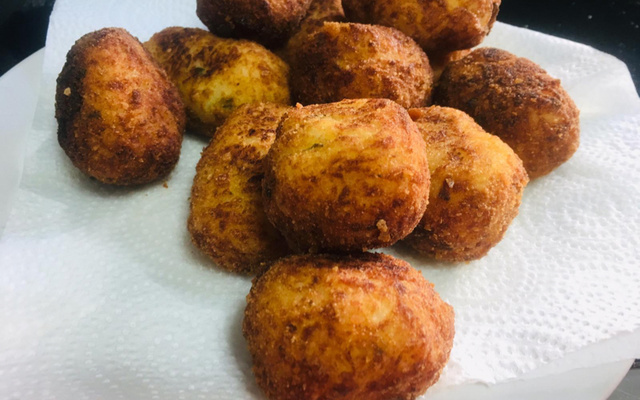 Bolinho de arroz com massa de batata da Adriene