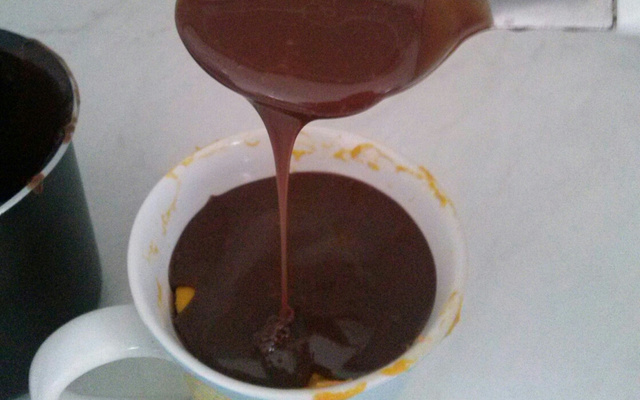 Bolo de cenoura de caneca