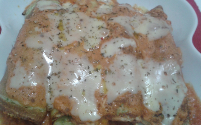 Panqueca verde com frango e mussarela