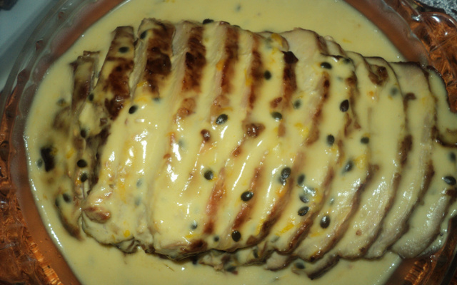 Lombo suíno ao molho de maracujá