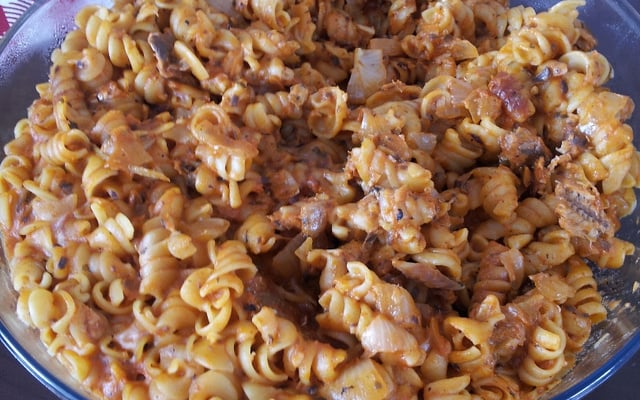 Macarrão com sardinha na panela de pressão