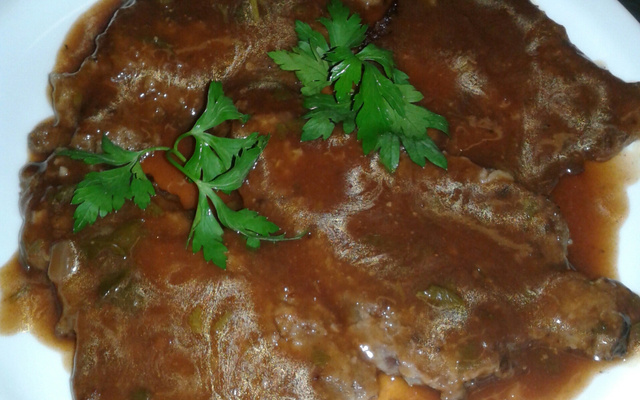 Escalopinho ao molho madeira