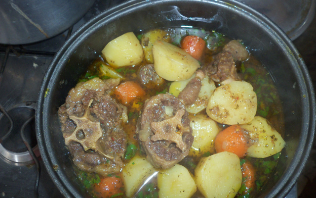 Rabada com batata e agrião