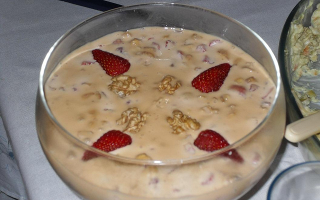 Doce de leite com frutas e nozes