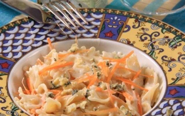 Macarrão com cenoura e gorgonzola
