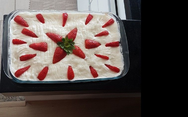 Pavê de chocolate com morango fácil