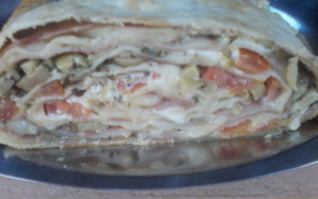 Rocambole  de massa de pastel