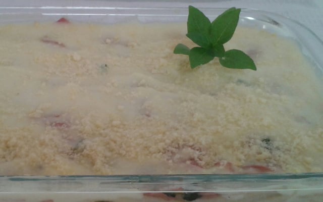 Macarrão com presunto e molho branco